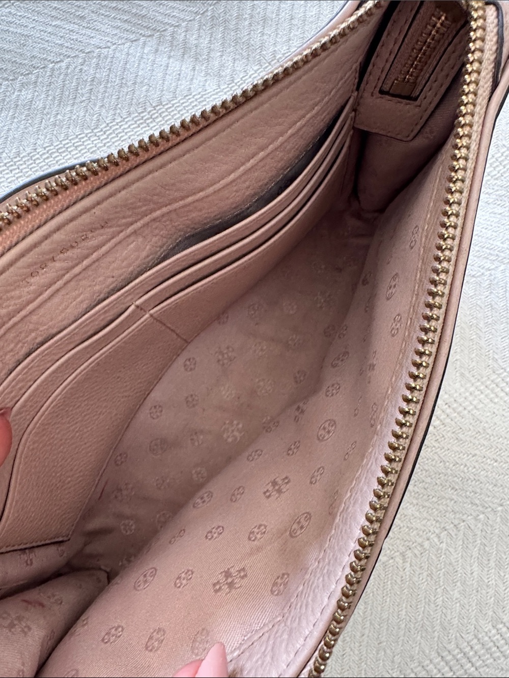 Tory Burch Blush Taupe Pebbled Leather Crossbody with Gold Trim - Picture 5 of 8